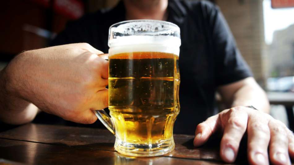 OECD-Studie: Deutsche trinken und rauchen zu viel