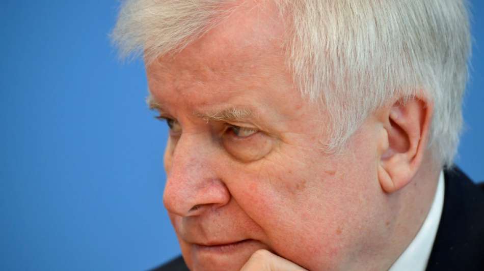 Seehofer rechnet für Ende des Jahres mit einem Impfstoff gegen Coronavirus