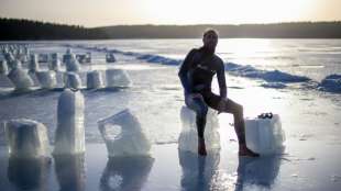 Franzose schafft neuen Rekord im Apnoetauchen unter Eis 