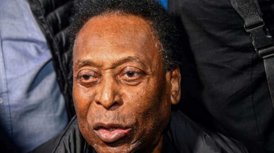 Brasilianischer Fu&szlig;ball-Star Pel&eacute; erneut zur Behandlung von Krebs im Krankenhaus