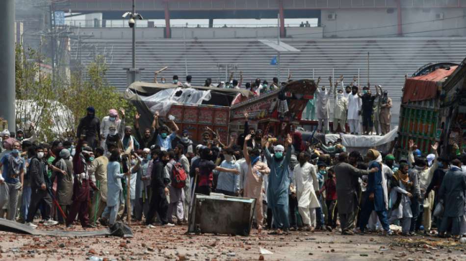 Islamistenpartei in Pakistan l&auml;sst elf Polizisten frei