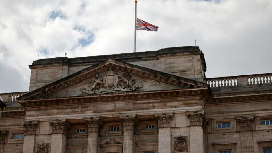 Salutschüsse und Schweigeminuten für Prinz Philip