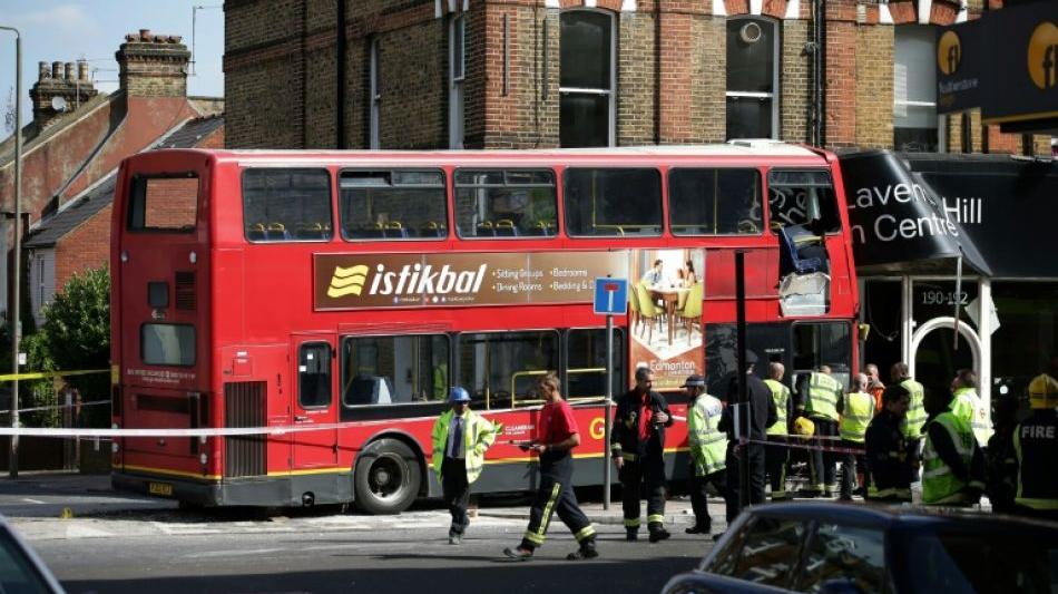 Zehn Verletzte bei Unfall mit Doppeldecker-Bus in London