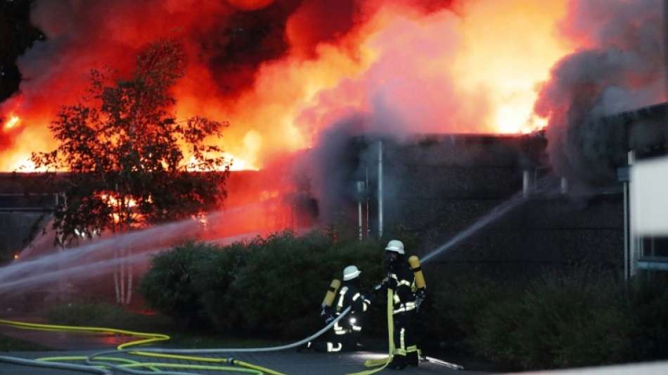 Großbrand in einer Grundschule im nordrhein-westfälischen Erkrath