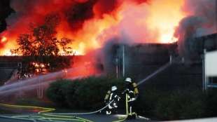 Großbrand in einer Grundschule im nordrhein-westfälischen Erkrath