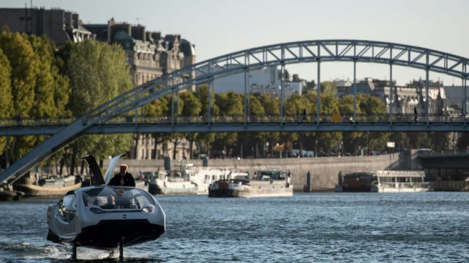 Paris testet "fliegende" Wassertaxis