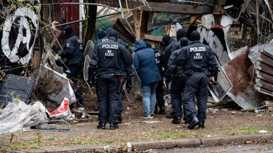 76 Festnahmen im Zusammenhang mit R&auml;umung des "K&ouml;pi"-Platzes in Berlin