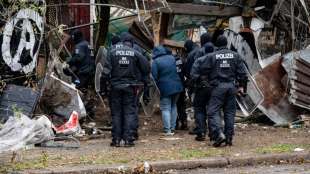 76 Festnahmen im Zusammenhang mit R&auml;umung des "K&ouml;pi"-Platzes in Berlin