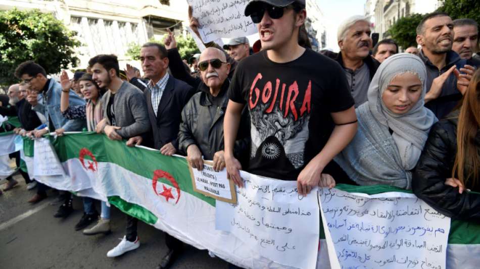 Anti-Regierungsproteste in Algerien trotz dreitägiger Staatstrauer