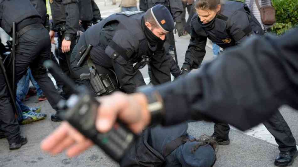 Katalonien: Demonstranten blockieren Stra