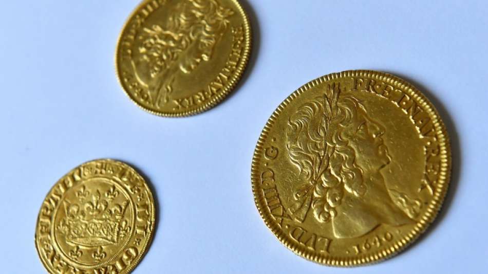 Jahrhunderte alte Goldm&uuml;nzen bei Renovierung von Herrenhaus in Frankreich entdeckt