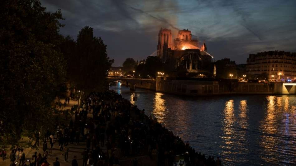 Kampf um Sicherung von Notre-Dame geht nach Großbrand weiter