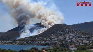 Bereits 400 Hektar eines katalanischen Naturparks durch Brand vernichtet