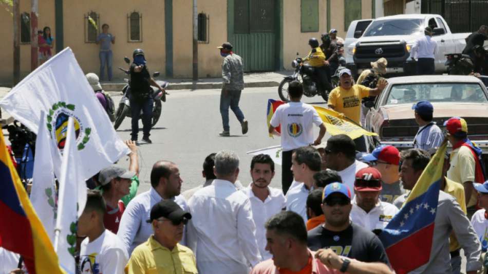 Guaidó nach eigenen Angaben von Mann in Venezuela mit Schusswaffe attackiert