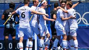 Goldtraum lebt: Hockey-M&auml;nner st&uuml;rmen ins Halbfinale