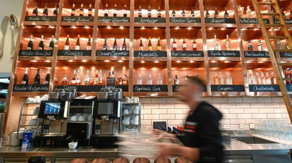 Als krank gemeldeter Polizist darf keine Getr&auml;nke in Restaurant ausschenken