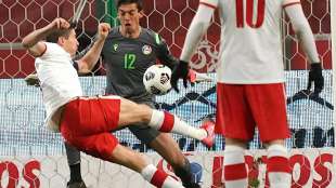 Weltfu&szlig;baller Lewandowski am Knie verletzt - Hoene&szlig; telefoniert