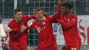 DFB-Pokal: Bayern schrammt an Pleite vorbei - Köln blamiert sich im Saarbrücken