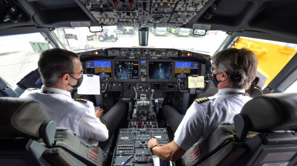Boeing 737 MAX nach erstem kommerziellen Flug nach Wiederzulassung sicher gelandet