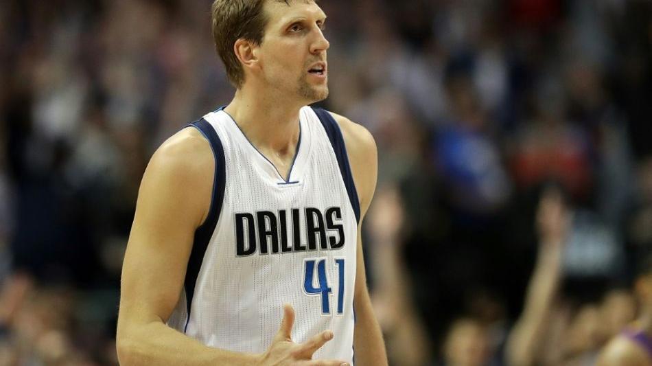 Basketball: Nowitzki startet gegen Schröder in seine 20. NBA-Saison