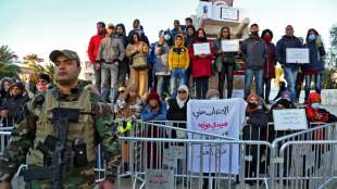 Demonstrationen von Anh&auml;ngern und Gegnern Saieds in Tunis
