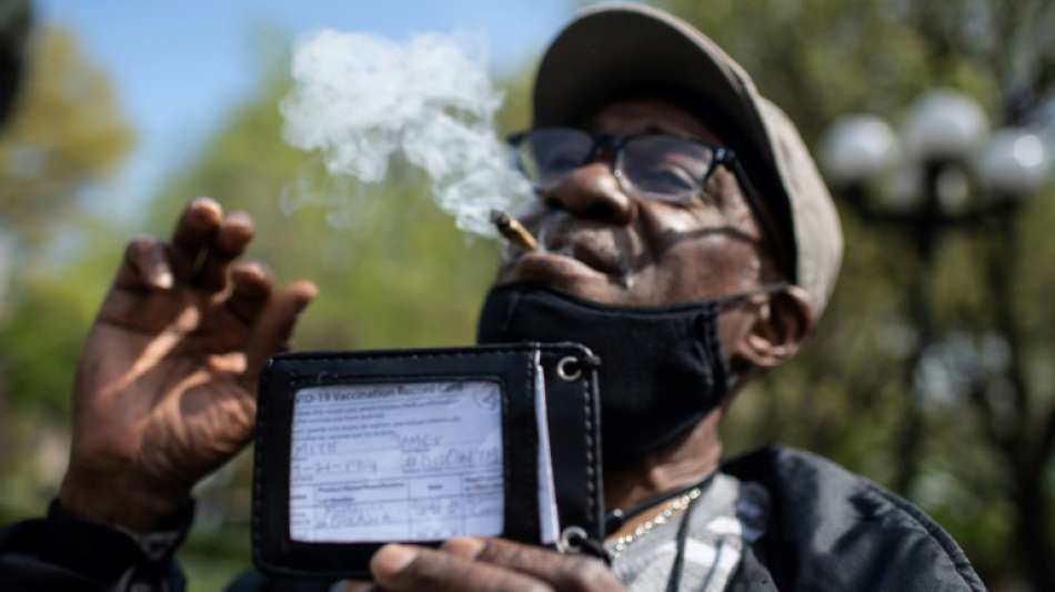 Ein Joint als Corona-Impfpr&auml;mie