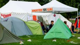 Zwei Klimaaktivistinnen brechen Hungerstreik aus gesundheitlichen Gr&uuml;nden ab