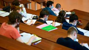 Etwa jede vierte Hochschulprofessur in Deutschland mit Frauen besetzt