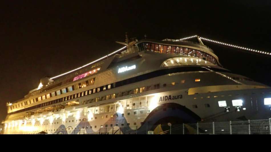 Deutsches Kreuzfahrtschiff mit 1200 Passagieren liegt wegen Virusverdachts fest