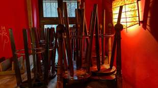 Umsatz von Hotels und Gastst&auml;tten im Corona-Jahr um fast 40 Prozent eingebrochen 