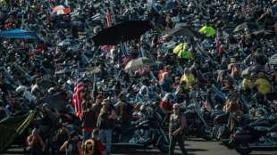 100.000 Biker röhren zu Ehren von US-Veteranen und Kriegstoten durch Washington