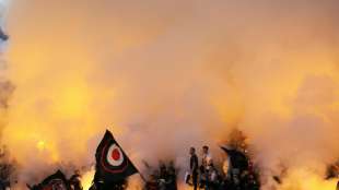 UEFA untersucht Pyro-Vorf&auml;lle bei BVB-Pleite in Amsterdam