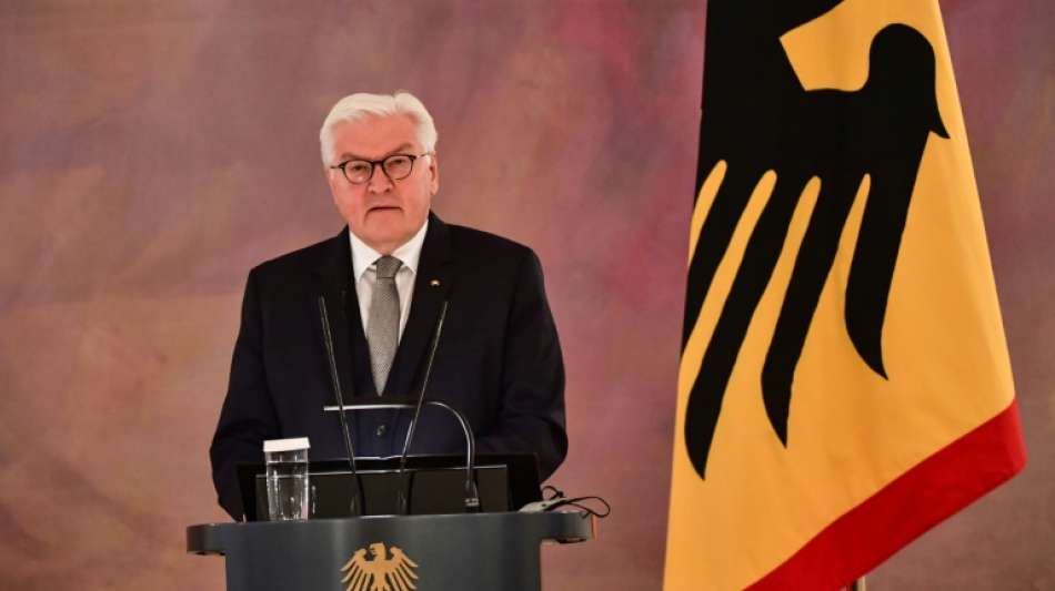 Steinmeier entl&auml;sst bisherige Bundesregierung