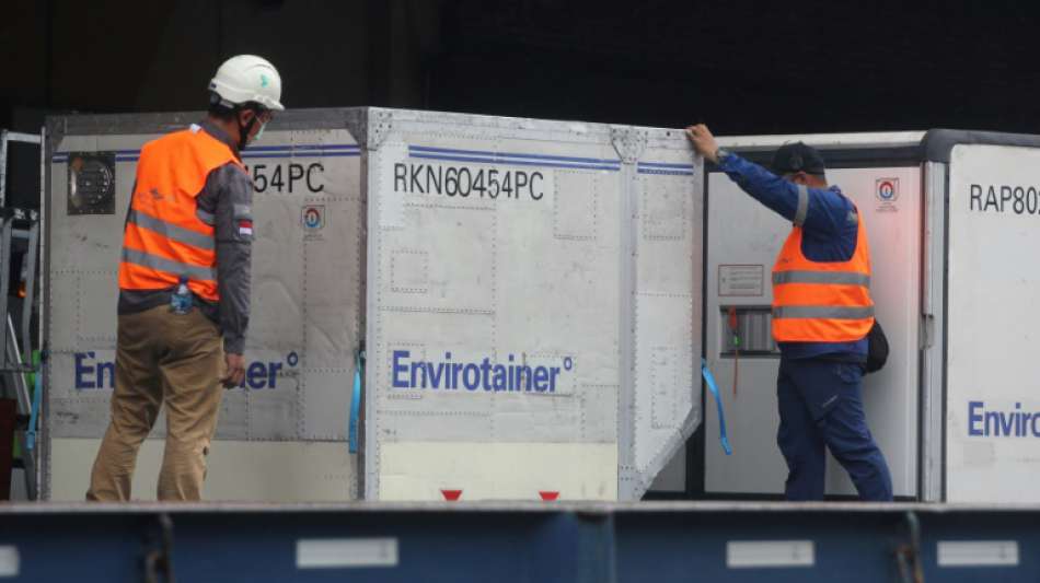 Tausende Pekinger stehen für Corona-Impfstoff Schlange