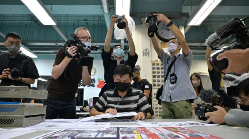 Drei weitere Journalisten von Hongkonger Zeitung "Apple Daily" festgenommen