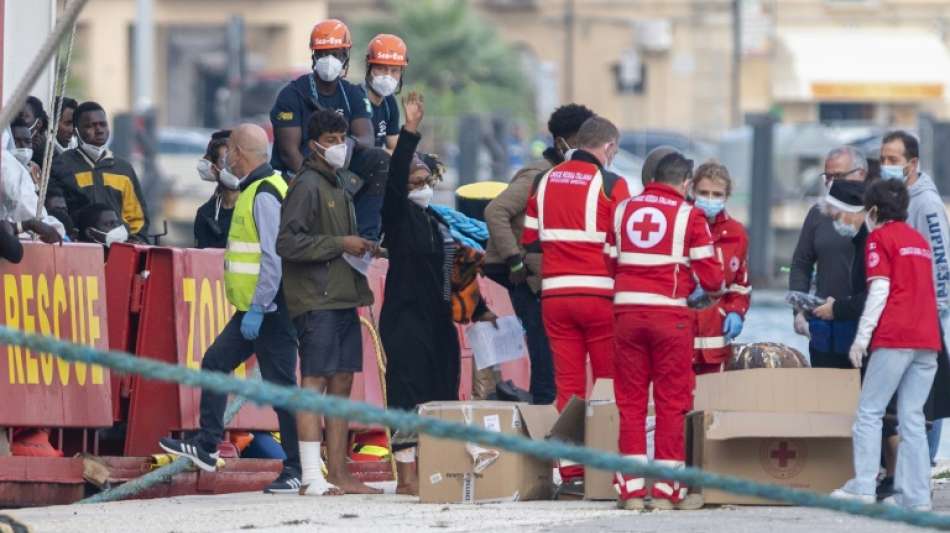 Mehr als 800 Fl&uuml;chtlinge verlassen in Sizilien die "Sea-Eye 4" 