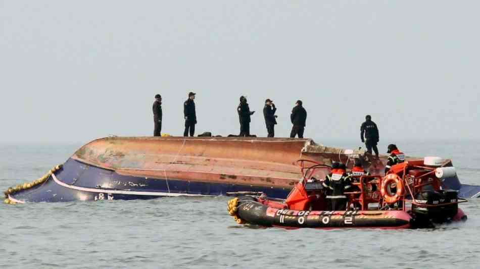 Mindestens 13 Tote bei Untergang von Fischerboot in S