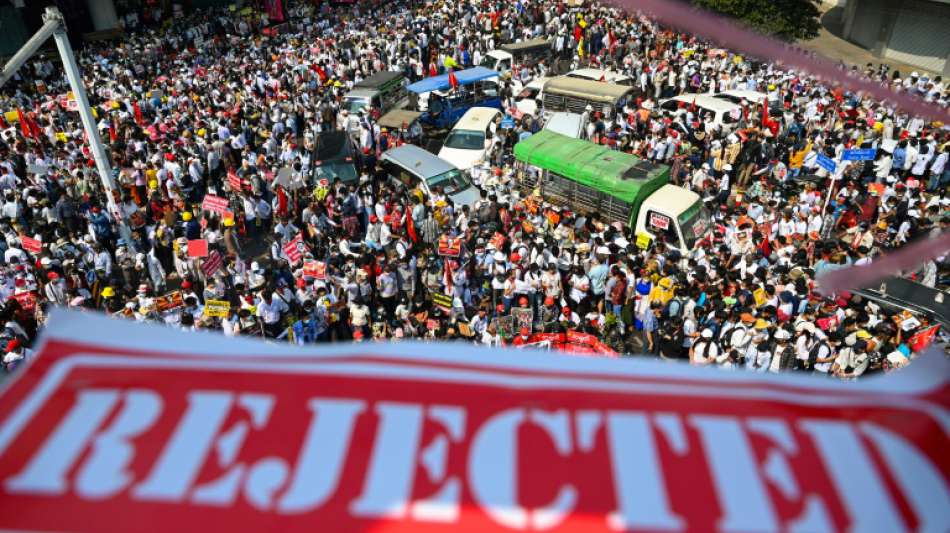 Hunderttausende Menschen protestieren erneut gegen Milit&auml;rherrschaft in Myanmar