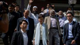 Hongkongs Regierungschefin besucht beschädigte Moschee