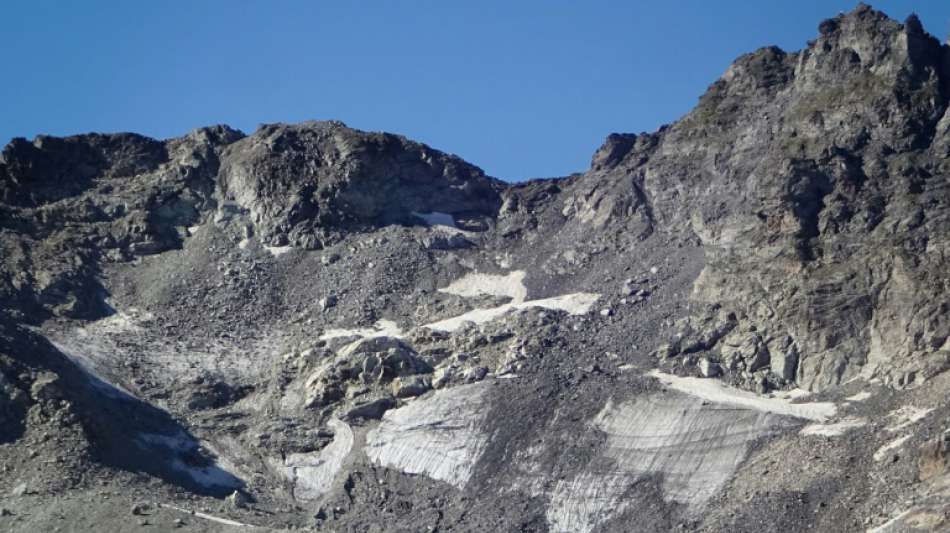 Trauermarsch für abgeschmolzenen Pizol-Gletscher in der Schweiz