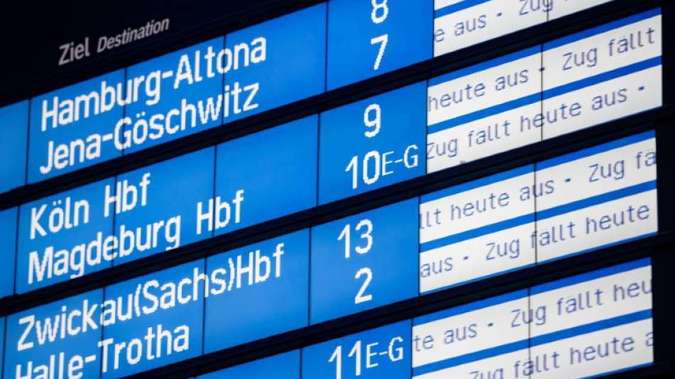 Schneef&auml;lle beeintr&auml;chtigen auch am Montag Zugverkehr in Deutschland