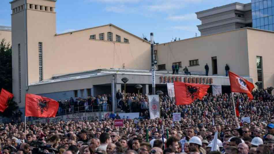 Tausende im Kosovo demonstrieren gegen Präsident Thaci