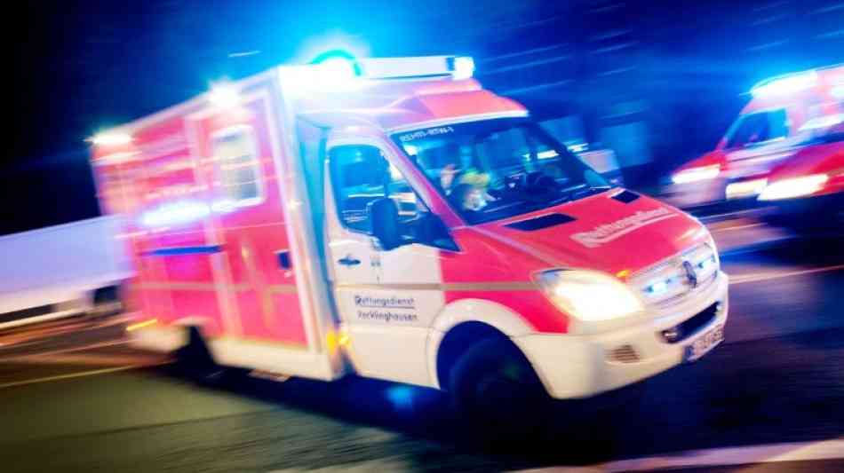 Zweijähriger bei Sturz aus Fenster im dritten Stock lebensgefährlich verletzt