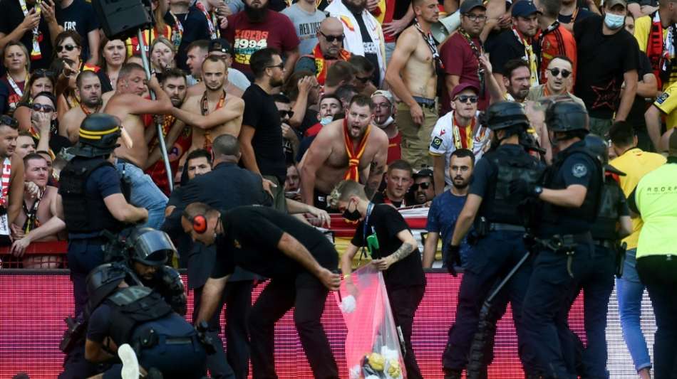 Erneuter Platzsturm in der Ligue 1 - 30-min&uuml;tige Spielunterbrechung