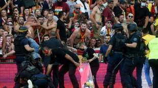 Erneuter Platzsturm in der Ligue 1 - 30-min&uuml;tige Spielunterbrechung