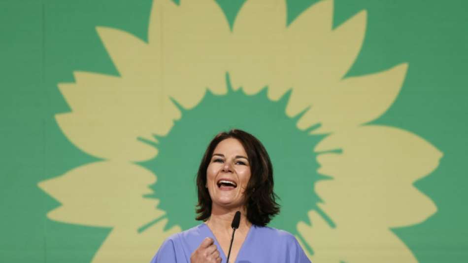 Baerbock strebt Pakt von Politik und Industrie für Klimaschutz an