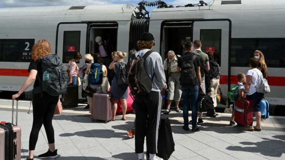 Merkel hält 3G-Regel in Fernzügen weiter für sinnvoll