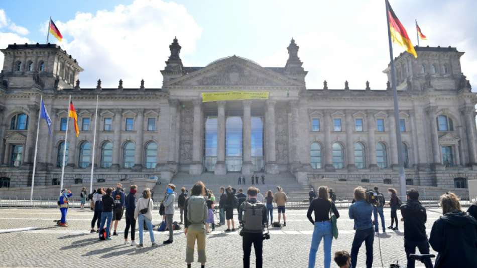 Umweltschützer protestieren vor Reichstag für schnelleren Kohleausstieg