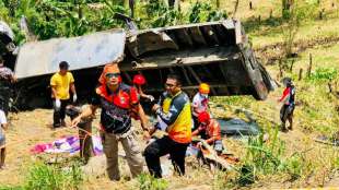Mindestens 15 Tote bei Lkw-Unglück auf den Philippinen