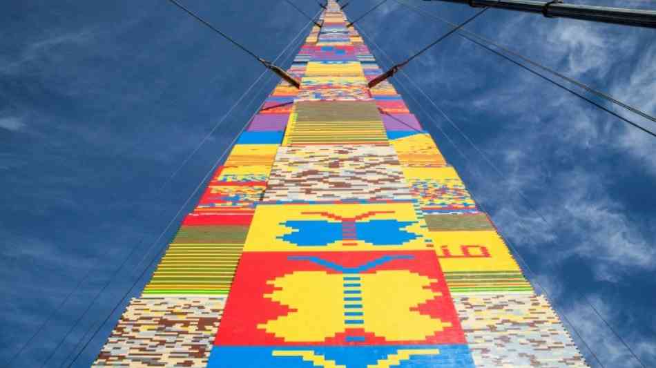 36 Meter hoher Turm aus Legosteinen in Tel Aviv soll Rekord brechen